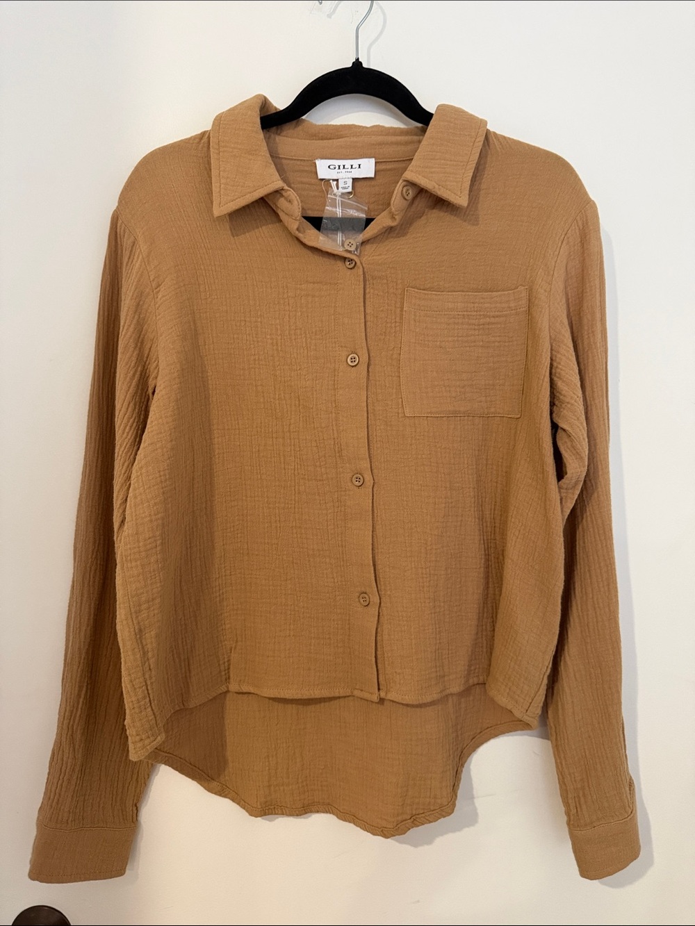 Gilli Women's Tan Button-Down Textured Pocket Shirt